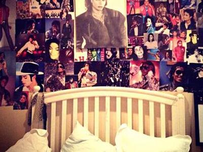 Καλυμμένος με κολάζ του Μάικλ Τζάκσον ο ...