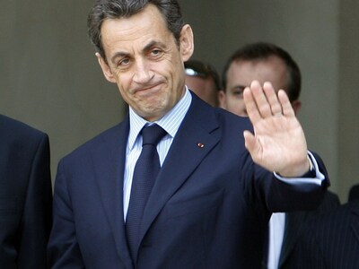Ο Σαρκοζί συγκαλεί εκτάκτως συμβούλιο γι...