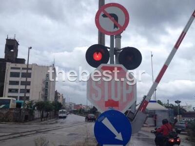 ΠΡΟΣΟΧΗ - ΚΙΝΔΥΝΟΣ: Κόλλησαν οι μπάρες κ...