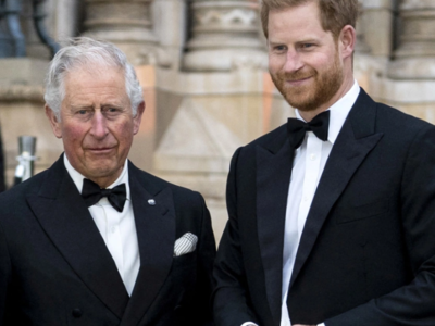 Βασιλιάς Κάρολος: Δύο αδέρφια του θα καλ...