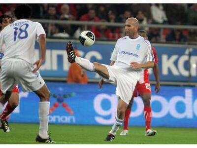 Ποδόσφαιρο: Μαγεύει και στα ...43 του ο ...