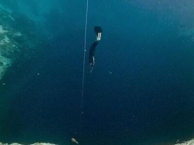 Αυτή είναι η βαθύτερη "μπλε τρύπα&q...