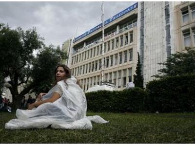 Κοινοτικές επιφυλάξεις για τις ομαδικές ...