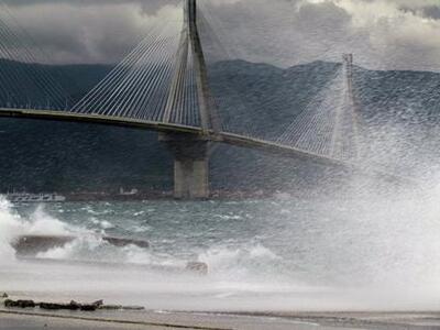 Πάτρα: Ο χειμώνας στη... γέφυρα Χαρίλαος...