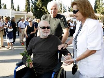 Εξακολουθεί να νοσηλεύεται στην Εντατική...