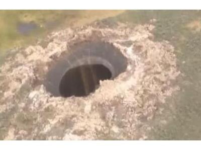Ανοιξε γιγάντια τρύπα στη Ρωσία