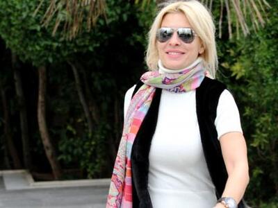Εντυπωσιακή στα λευκά η Ελένη Μενεγάκη! ...