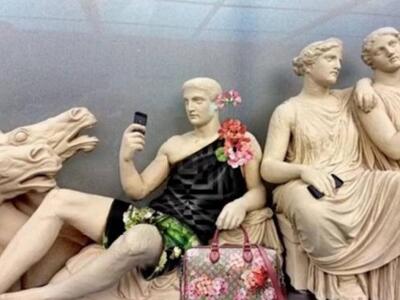 H Gucci "έντυσε" γλυπτά του Πα...