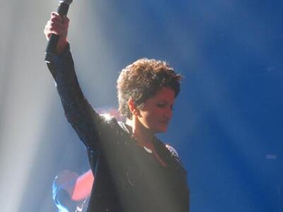 Η Άλκηστις Πρωτοψάλτη με "Τα Χρώματ...