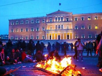 Δημοσκόπηση: Τέσσερις στους δέκα εγκρίνο...