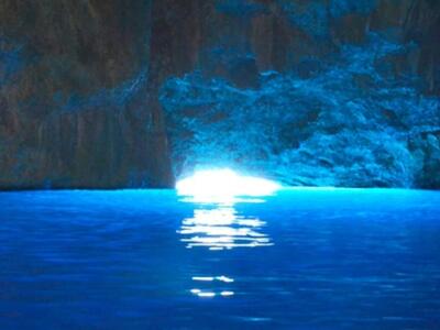 Ένα ελληνικό σπήλαιο στα πιο εντυπωσιακά...