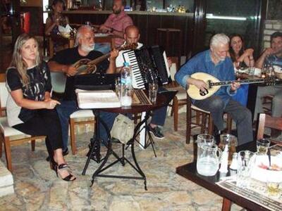 Λαϊκές μουσικές βραδιές με τον Χρήστο Στ...