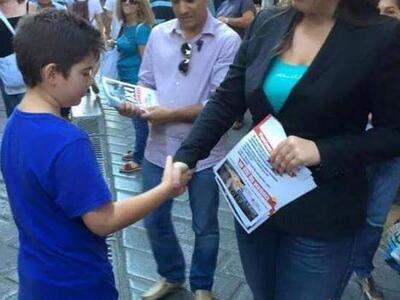 H ...επική φωτογραφία με τη Ζωή και το παιδί