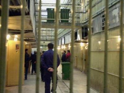 «Πόλεμος» με αυτοσχέδια μαχαίρια και λοσ...