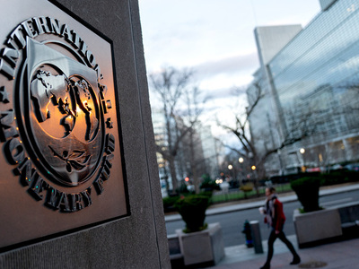 ΔΝΤ για Ελλάδα: Τι προβλέπει για το δημό...