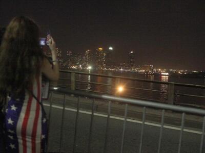 Ενάμιση τόνος κομφετί στην Times Square ...