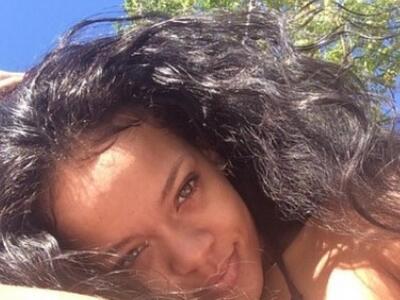 Τα αξύριστα πόδια της Ριάνα... "έρι...