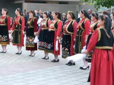 Πολιτιστικές εκδηλώσεις στην πλατεία Αμπ...