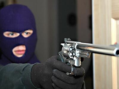 Ενοπλες ληστείες σε καταστήματα σε Κολων...