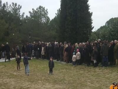 Ουρές προσκυνητών στον τάφο του Αγίου Πα...