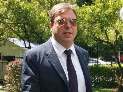 Κλειστά χαρτιά από Πεταλωτή για τον ανασχηματισμό