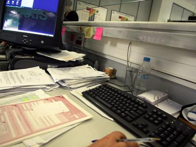 Ελεύθεροι επαγγελματίες σπεύδουν στις Εφ...