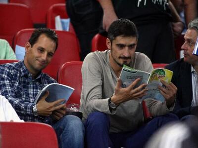 Ο Nίκος Λυμπερόπουλος παρακολούθησε το μ...