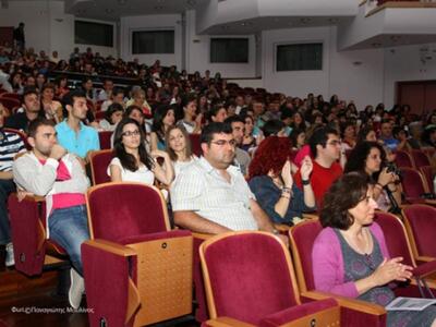 Δείτε στιγμιότυπα από το χορευτικό τμήμα...