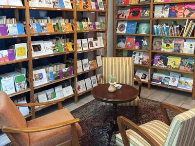 Μια βιβλιοθήκη που «μιλάει» πολλές γλώσσ...