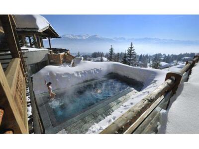 Πισίνες… στα χιόνια - Δείτε τις απίστευτες ΦΩΤΟ