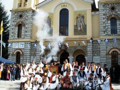 Η Φορεσιά των Οπλαρχηγών του 1821 στο Λε...