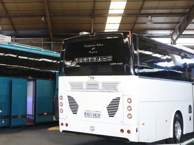 Μαθητές πέταξαν πέτρες σε λεωφορείο του ...