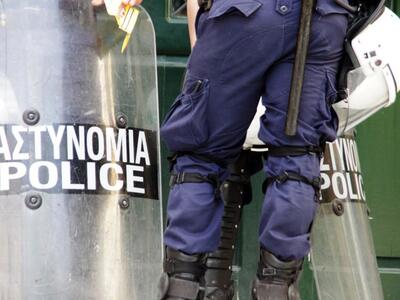 Αντιμέτωποι με τα ΜΑΤ πολίτες που διαμαρ...