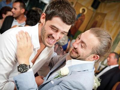 Ο γαμπρός με τον Δημήτρη Μπική 