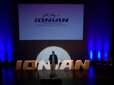 Ο Διευθυντής Marketing του σταθμού, Διον...