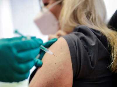 Εμβολιασμοί: Χιλιάδες ραντεβού και νέα ε...