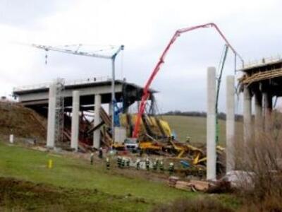 Τέσσερις νεκροί από κατάρρευση γέφυρας