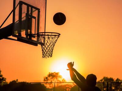 Μπαίνουν νέες μπασκέτες στα σχολεία της Πάτρας