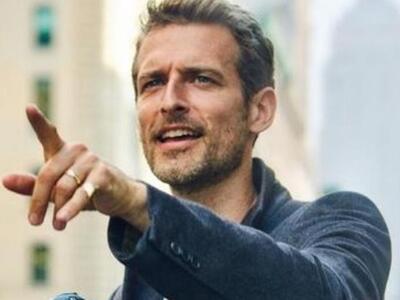 Ο Αλέξι Λουμπομίρσκι θα είναι ο φωτογράφ...