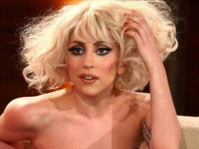 H Lady Gaga πριν και μετά το Photoshop -...