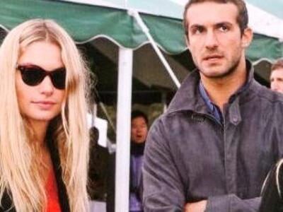 Η ξανθιά  αγαπημένη του χρυσού κληρονόμο...