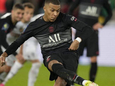 Παρί - Ανζέ 2-1: Ανατροπή με πέναλτι στο...