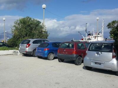 Πάτρα: Στοίβα οι ξηλωμένες πινακίδες από...