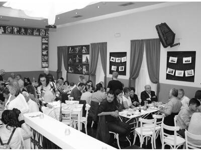 Απέριττο: Ξεχωριστό ρεβεγιόν Χριστουγένν...