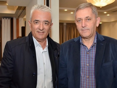 “ Στο ίδιο έργο θεατές ”