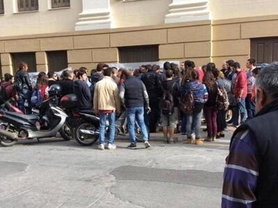 Οι συμβολαιογράφοι απέχουν και αύριο, Τε...