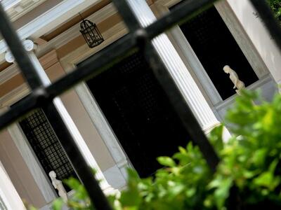 Σκληρή απάντηση Μαξίμου σε Λαφαζάνη: Δρα...