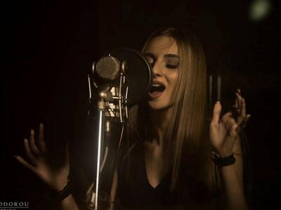 Η 23χρονη από το Διακοπτό που καθηλώνει ...