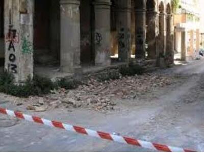 Πάτρα: Βουλευτής "τραβάει το αυτί&q...