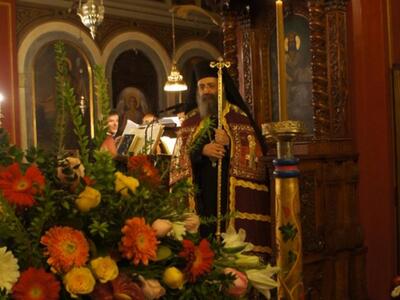 Χριστός Γεννάται Σήμερον!Πλήθος πιστών σ...